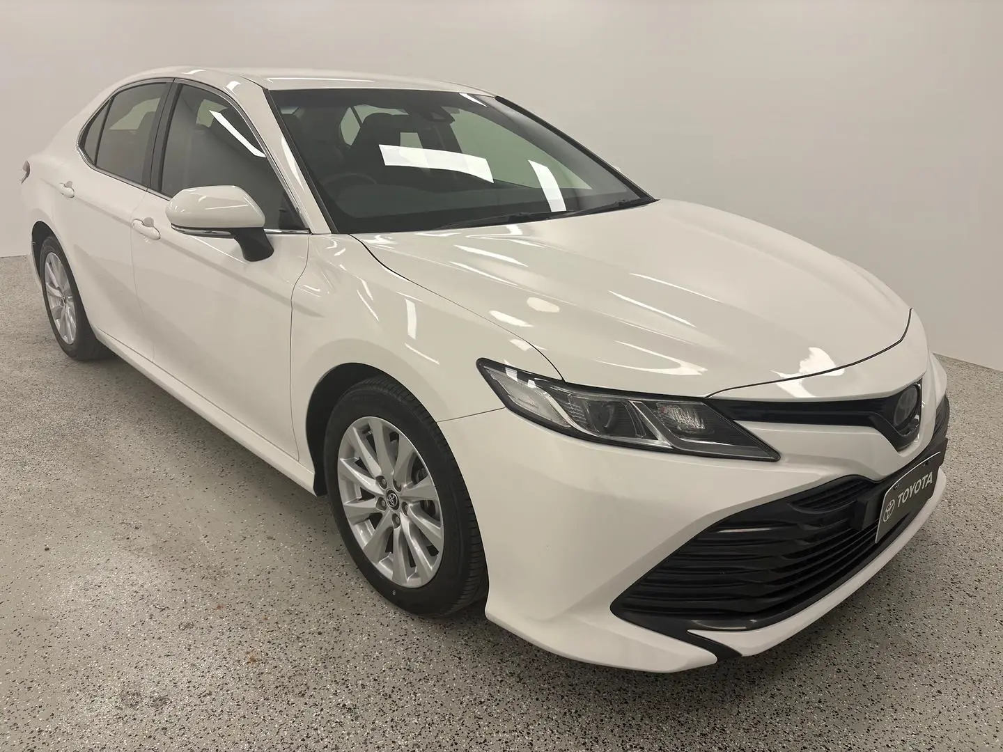 2019 Toyota Camry Gallery Image 1