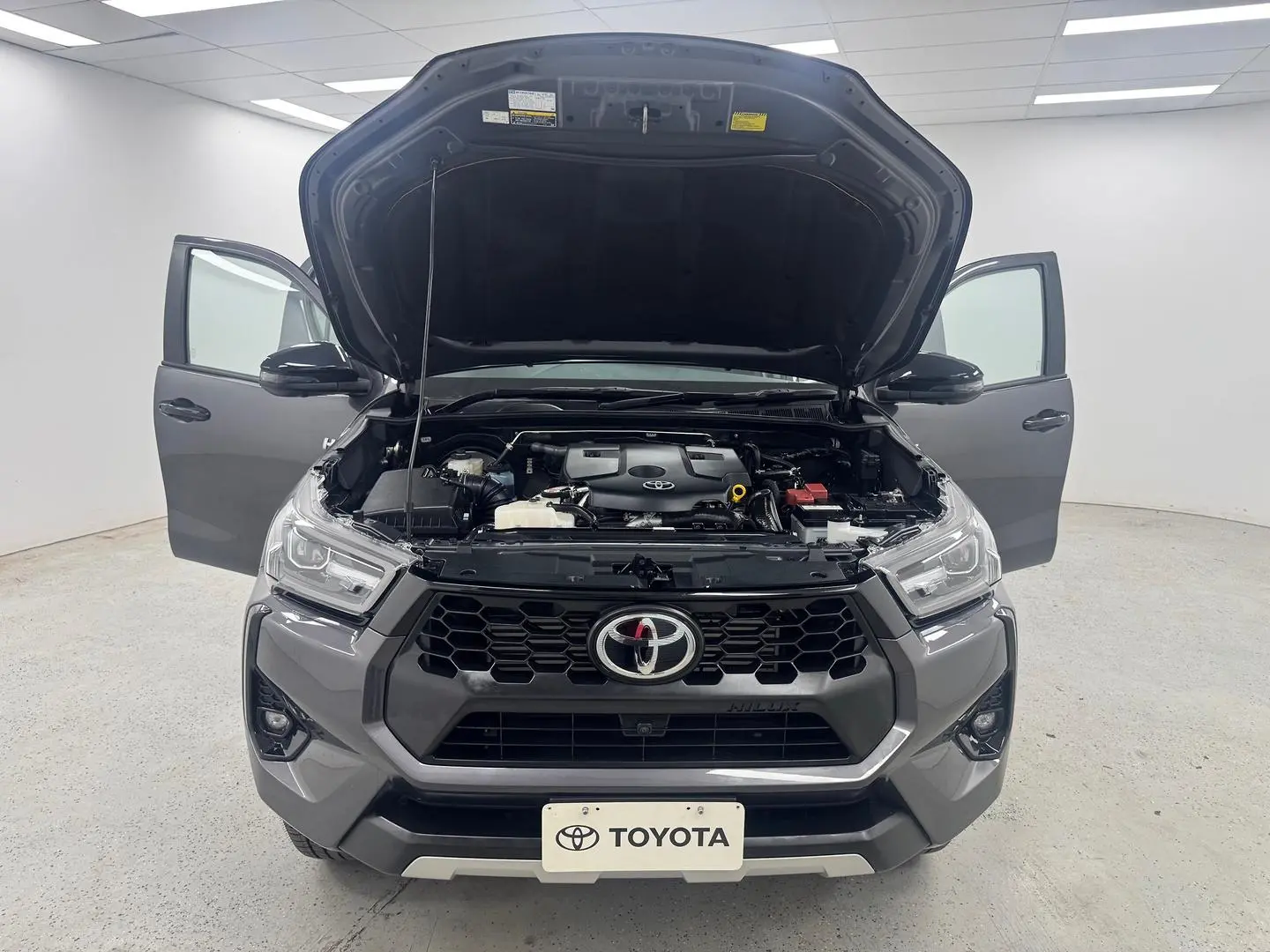 2025 Toyota Hilux Gallery Image 13