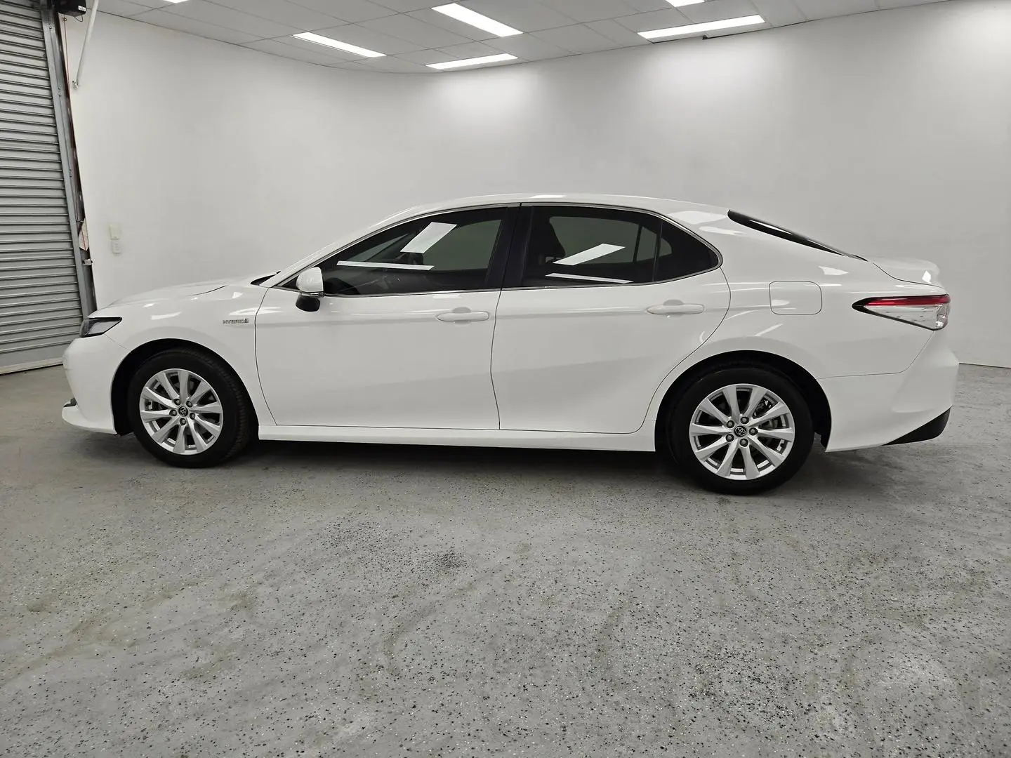 2019 Toyota Camry Gallery Image 6