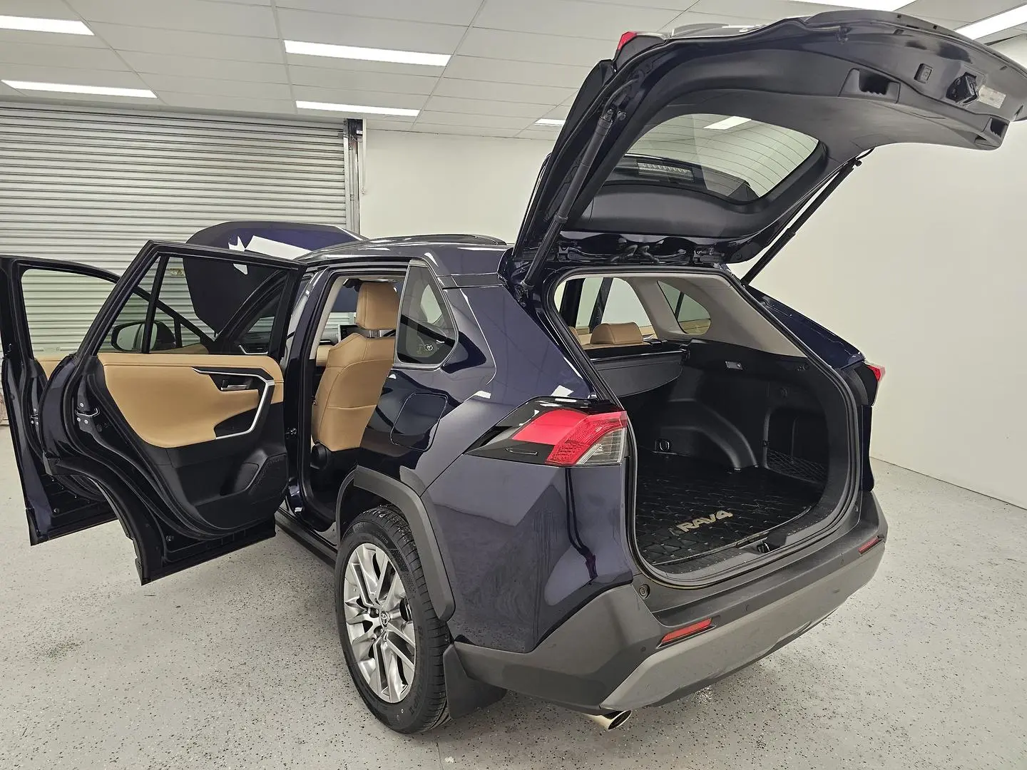 2021 Toyota RAV4 Gallery Image 16