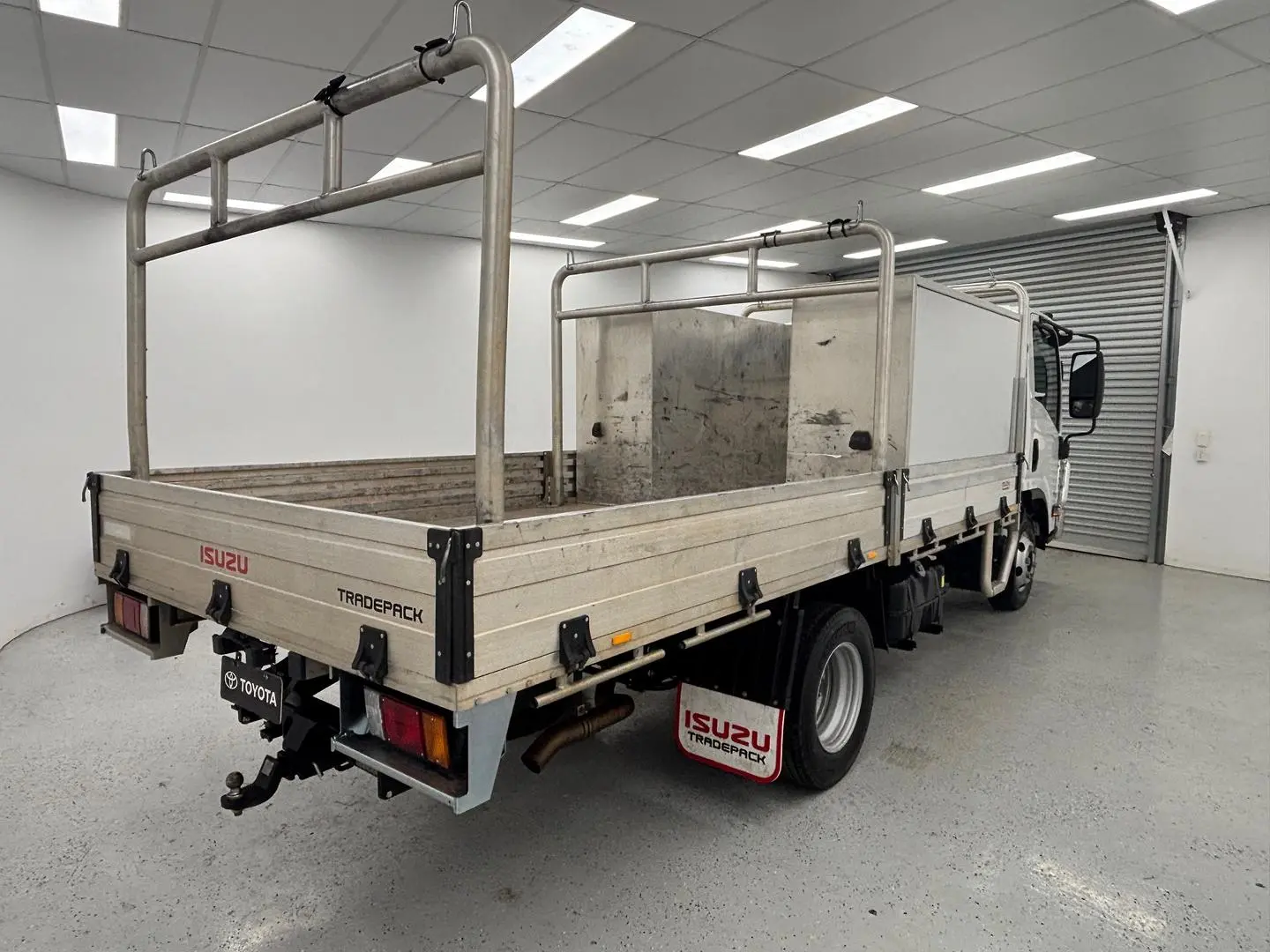 2023 Isuzu N Series Gallery Image 3