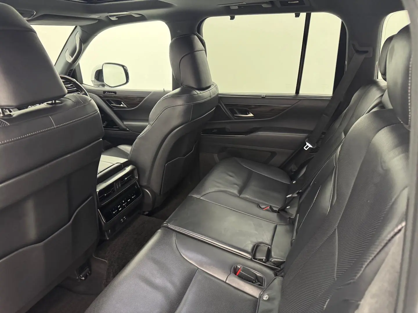 2022 Lexus LX Gallery Image 32