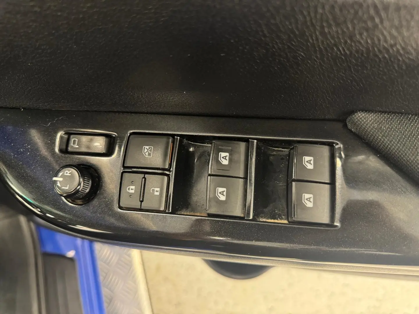 2016 Toyota Hilux Gallery Image 16