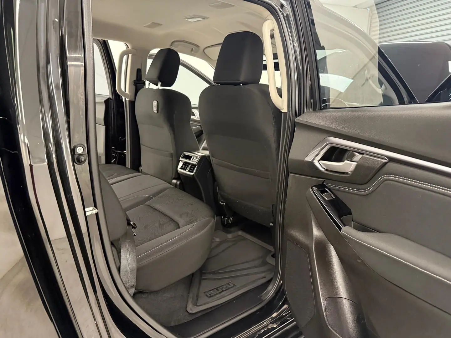 2022 Isuzu D-MAX Gallery Image 18