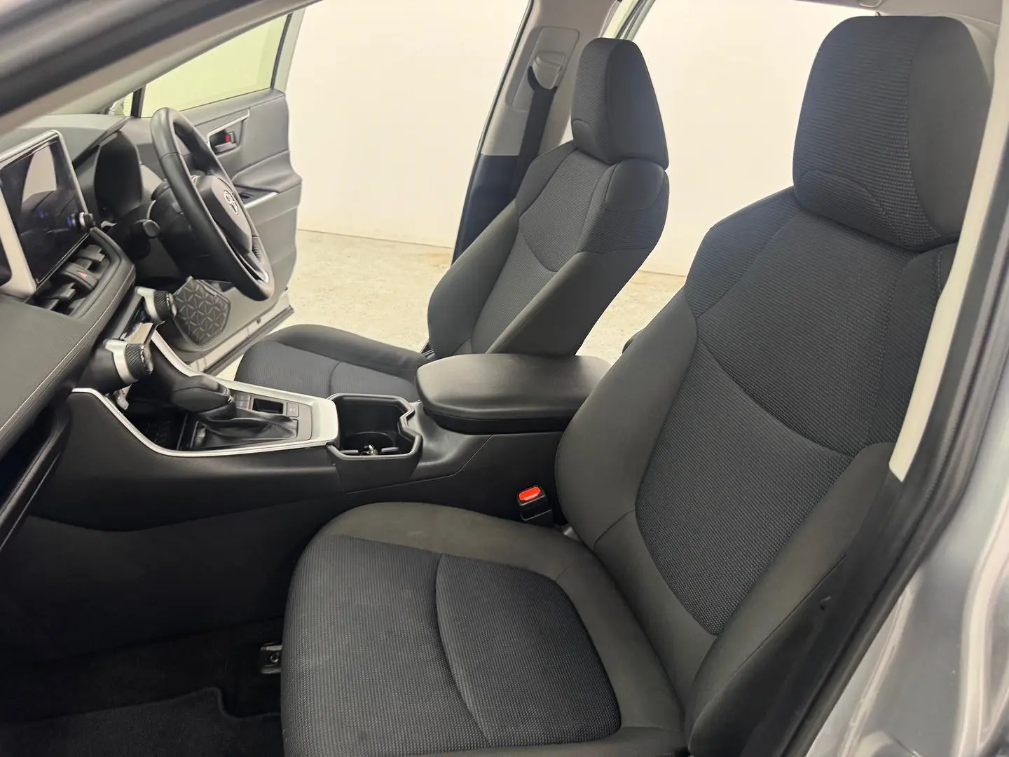 2024 Toyota RAV4 Gallery Image 30