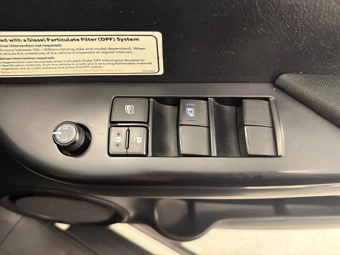 2021 Toyota Hilux Gallery Image 32