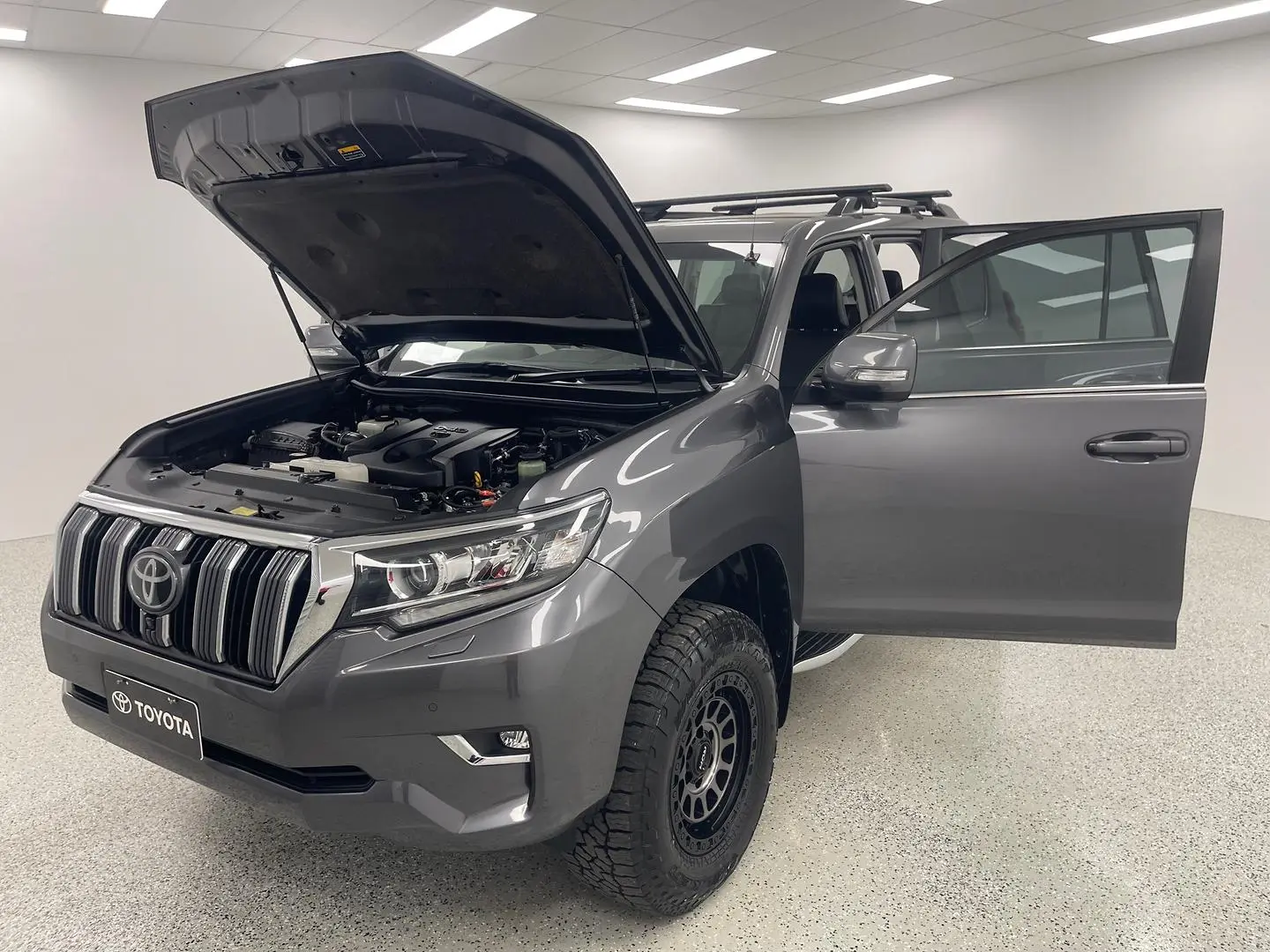 2022 Toyota Landcruiser Prado Gallery Image 12