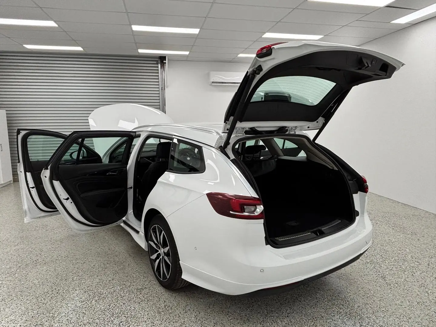 2018 Holden Commodore Gallery Image 12