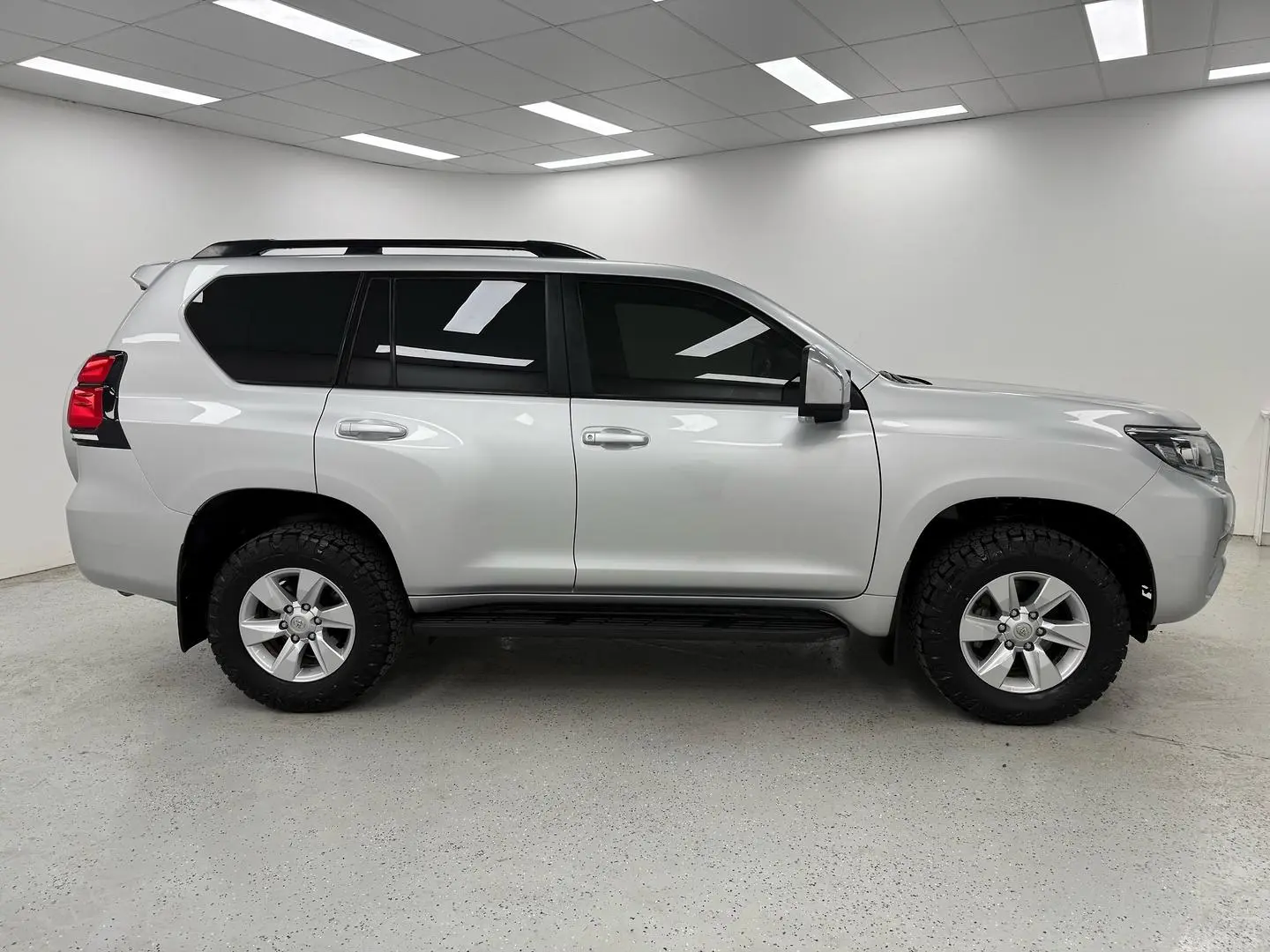 2022 Toyota Landcruiser Prado Gallery Image 2