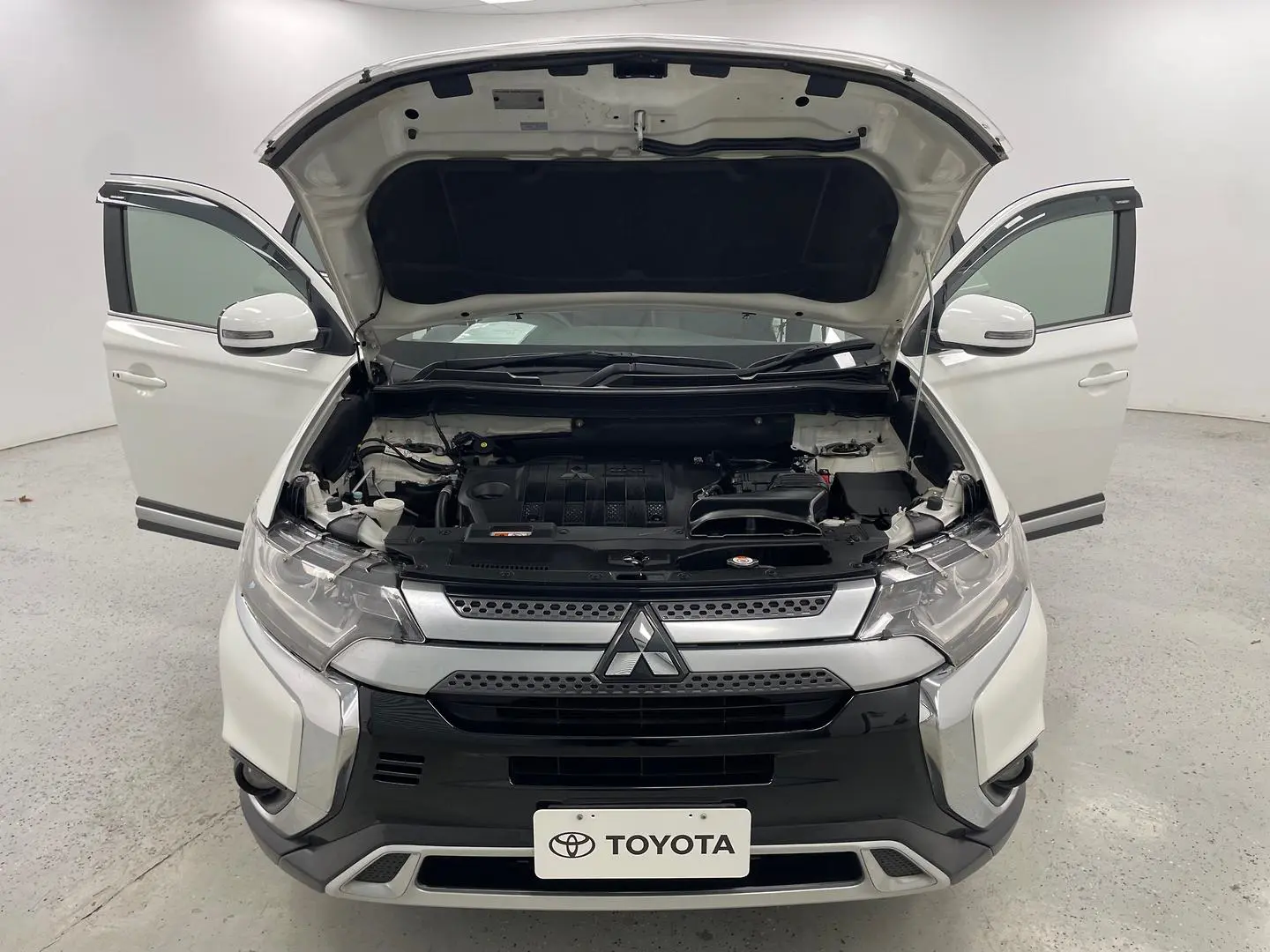 2019 Mitsubishi Outlander Gallery Image 15