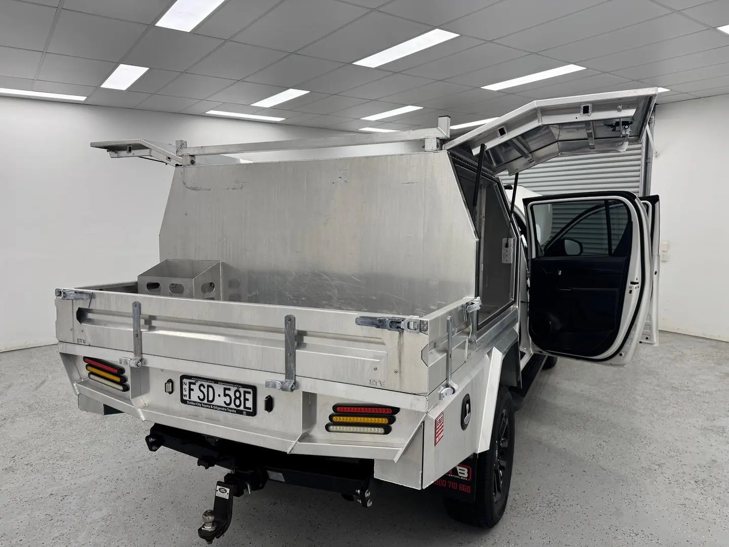 2019 Toyota Hilux Gallery Image 9