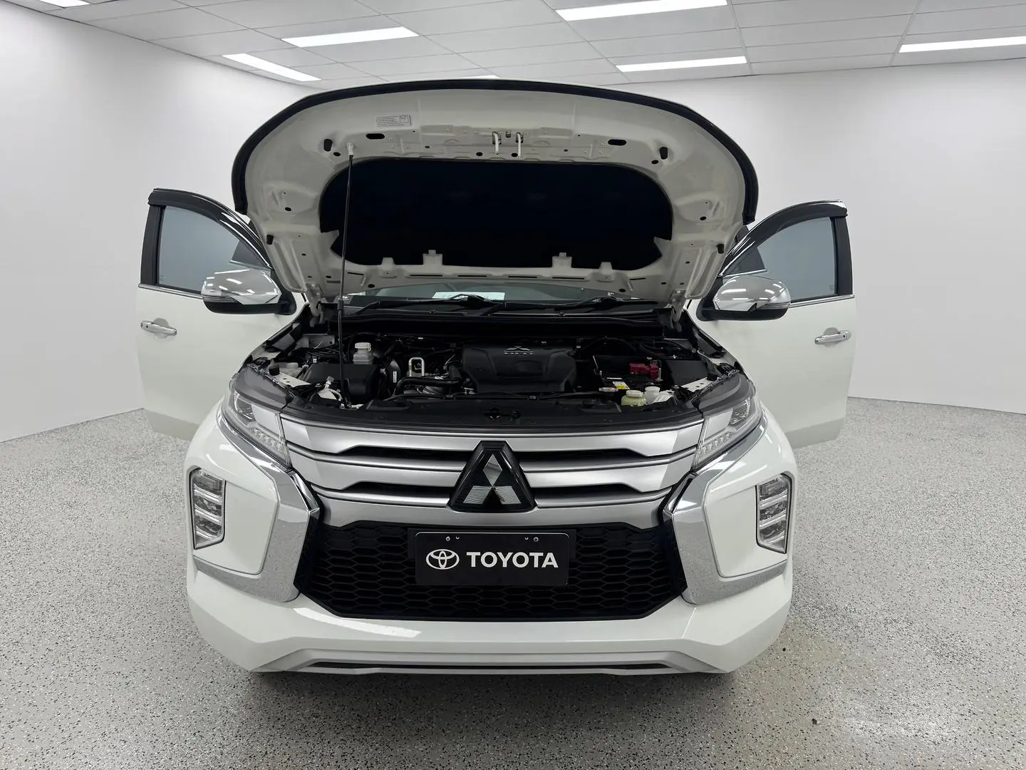 2022 Mitsubishi Pajero Sport Gallery Image 13