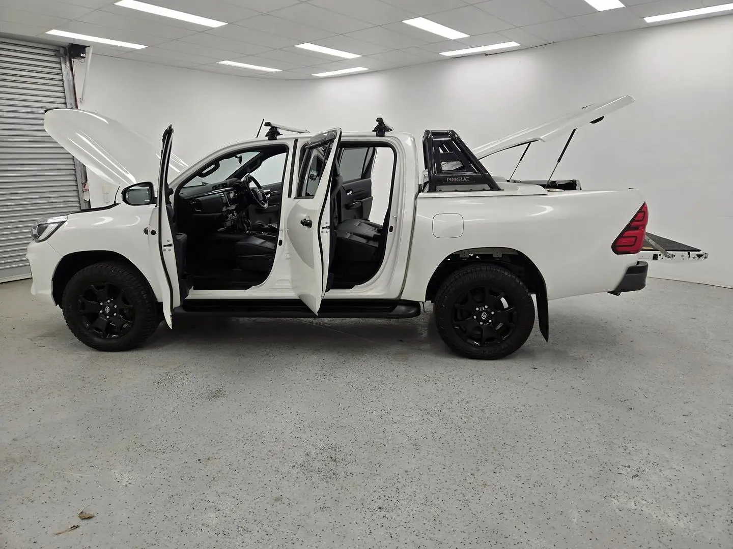 2019 Toyota Hilux Gallery Image 12