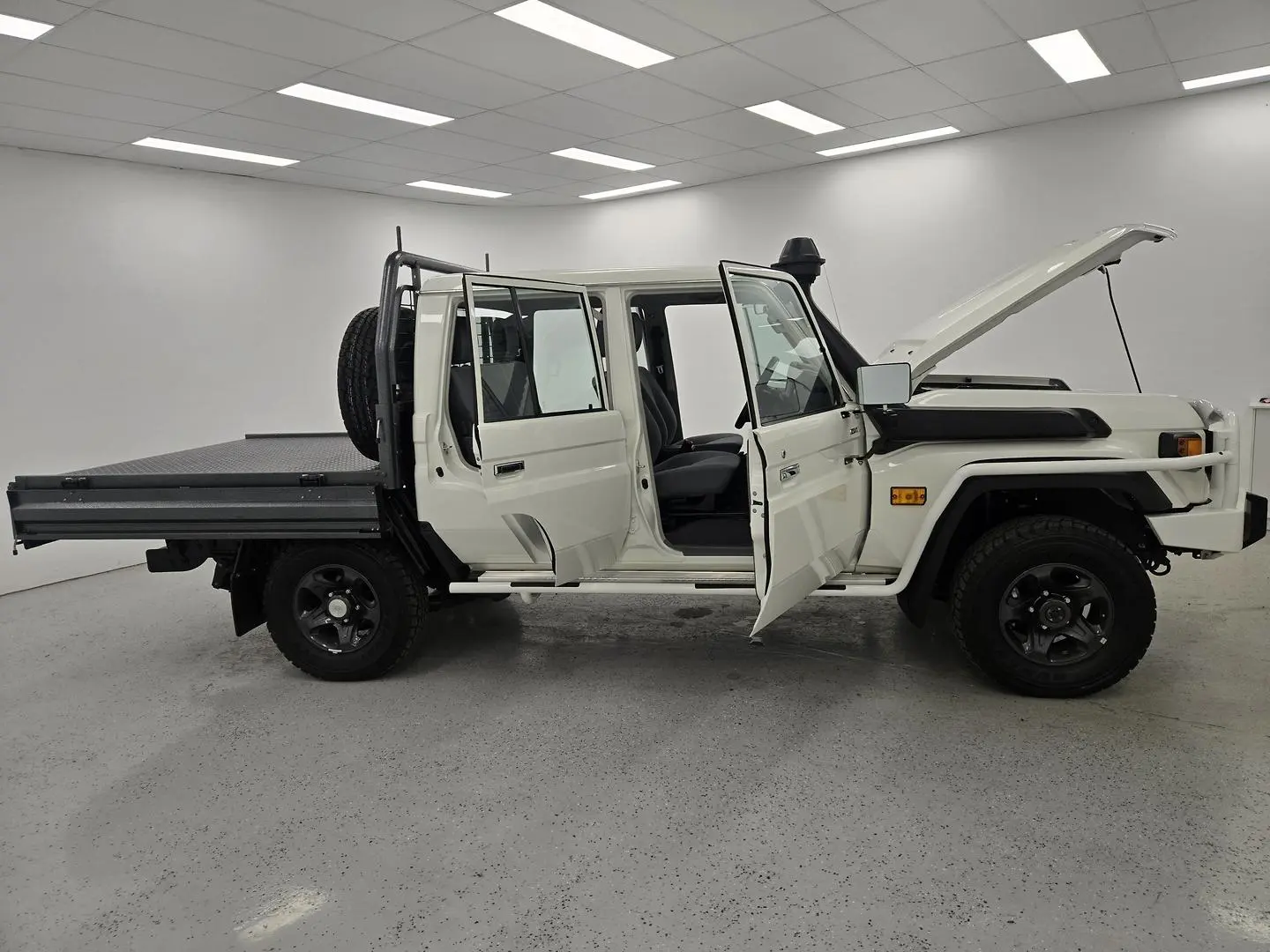 2023 Toyota Landcruiser Gallery Image 9