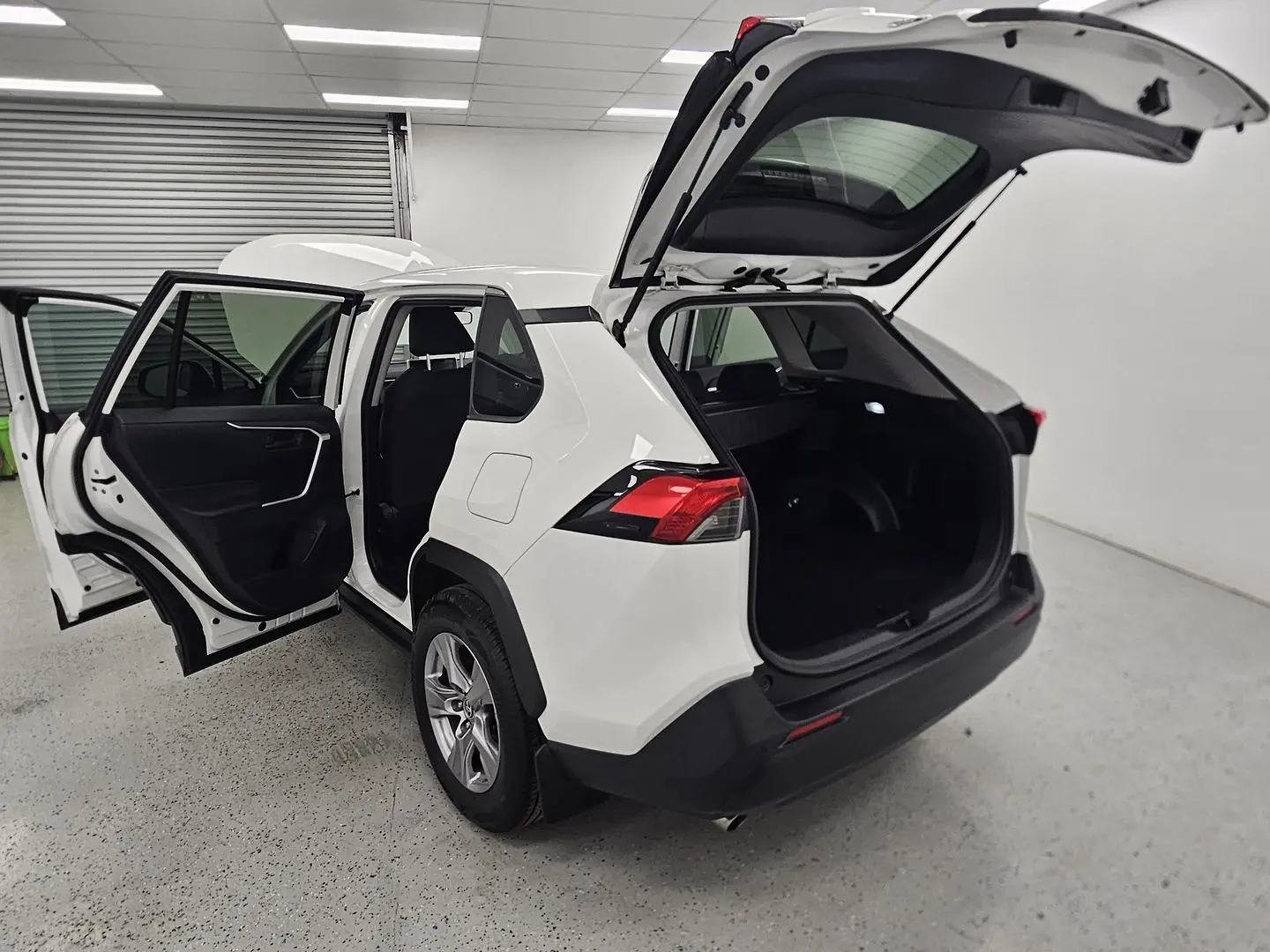 2022 Toyota RAV4 Gallery Image 16