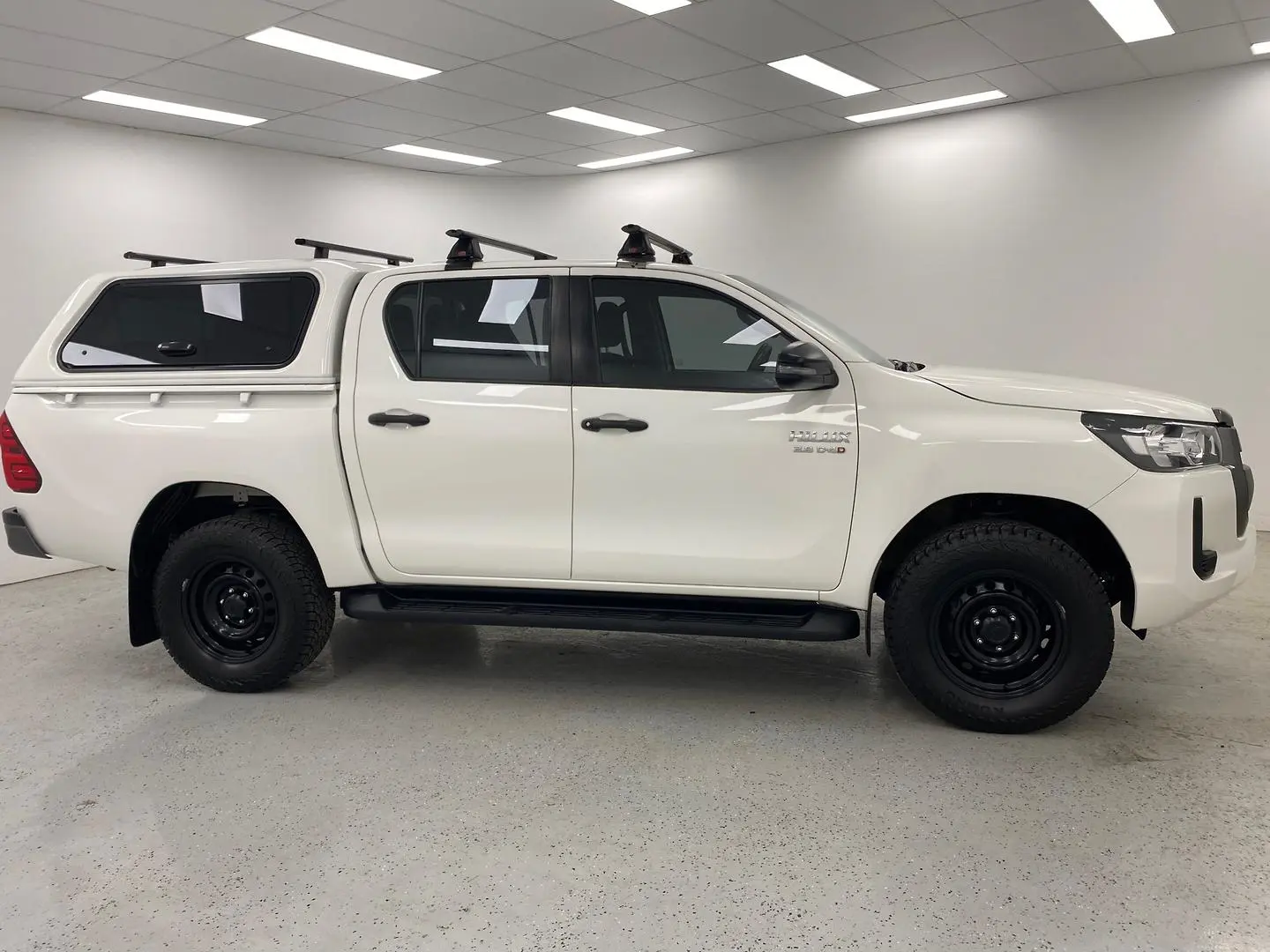 2021 Toyota Hilux Gallery Image 2