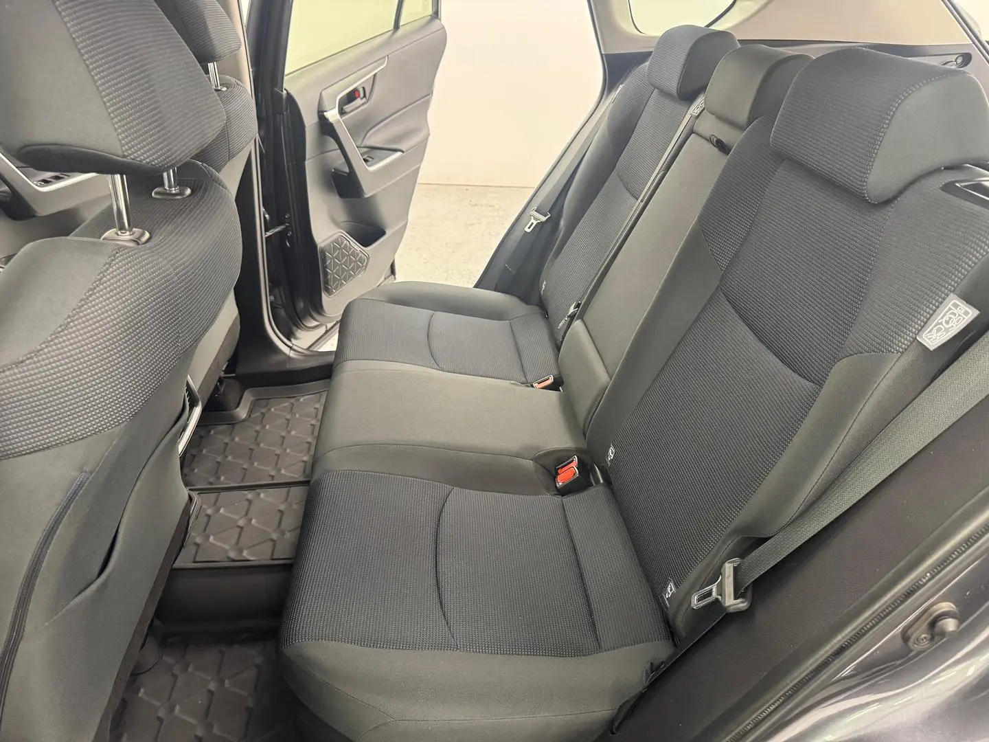 2019 Toyota RAV4 Gallery Image 28