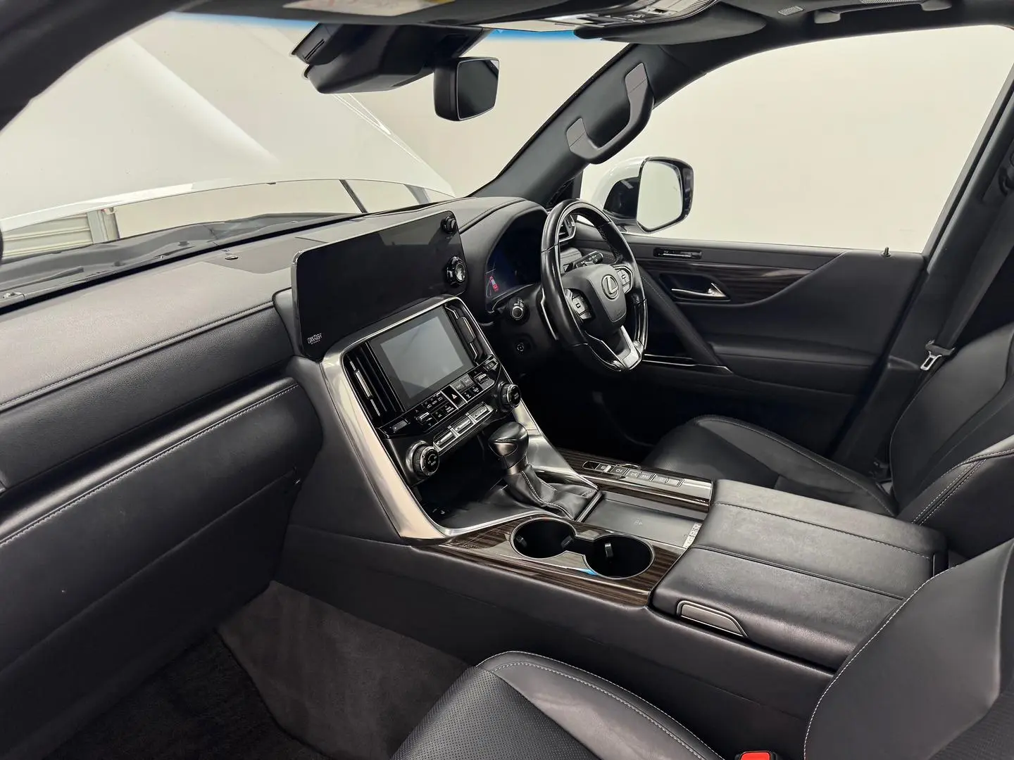 2022 Lexus LX Gallery Image 33