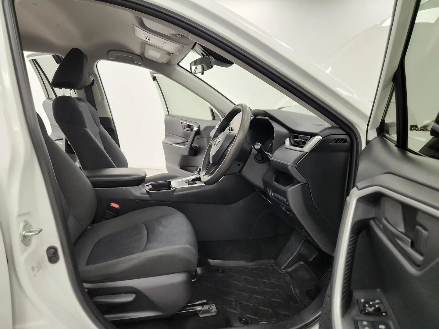 2019 Toyota RAV4 Gallery Image 18