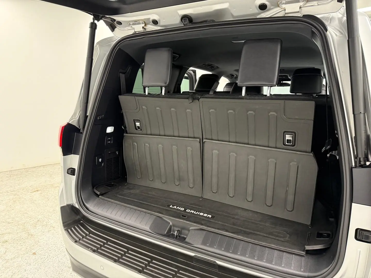 2022 Toyota Landcruiser Gallery Image 16