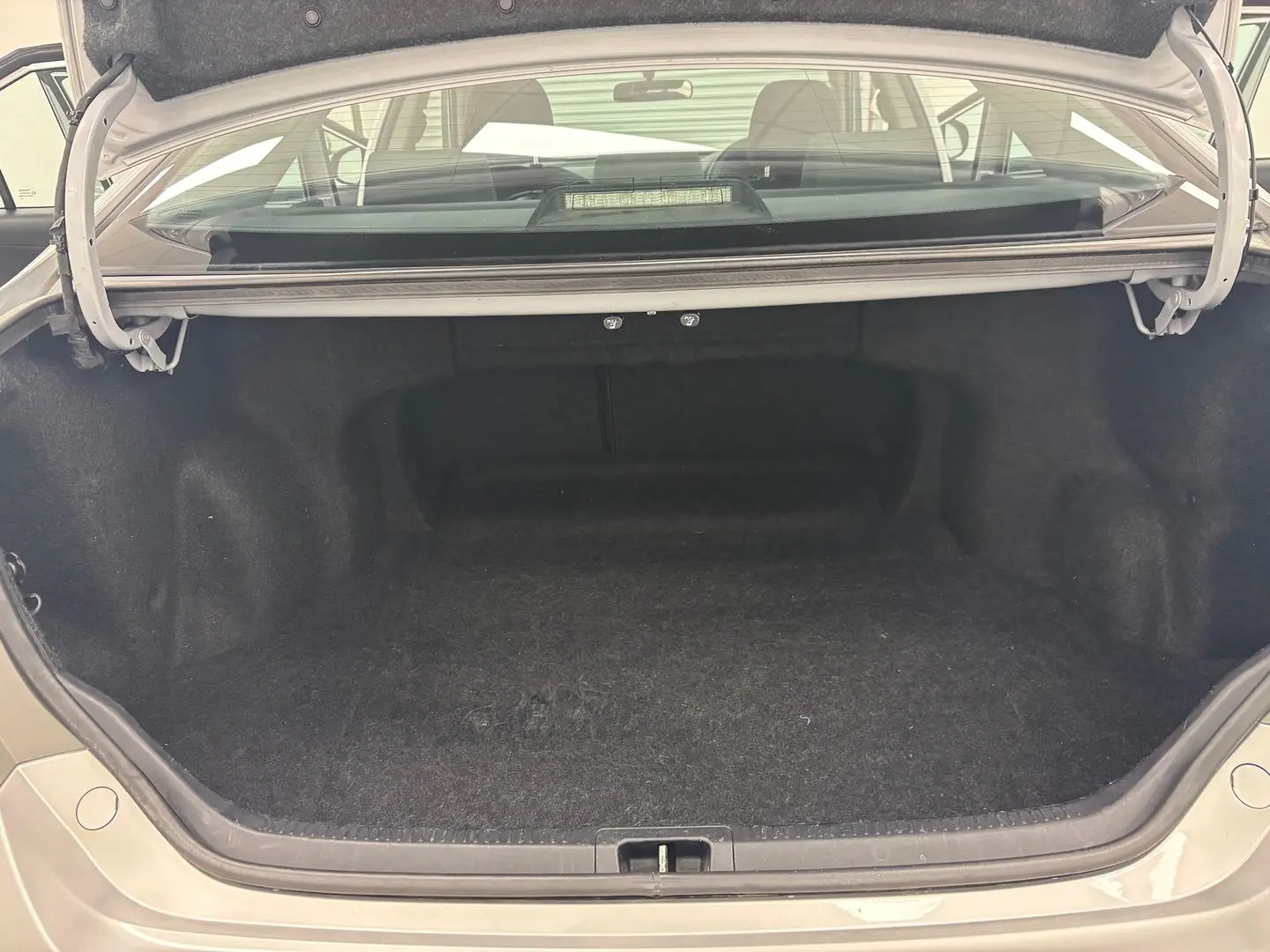 2016 Toyota Camry Gallery Image 18