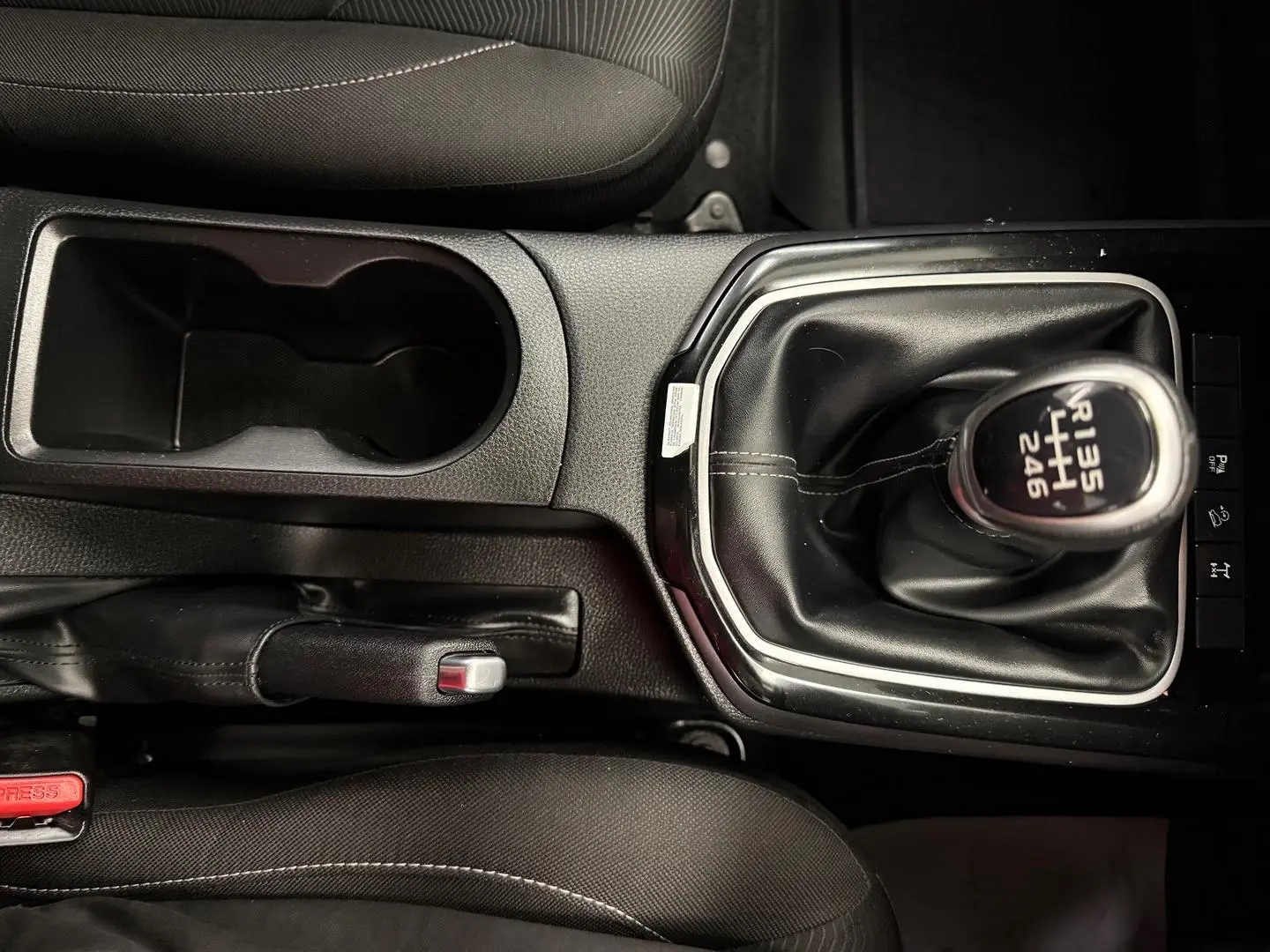 2022 Isuzu D-MAX Gallery Image 35