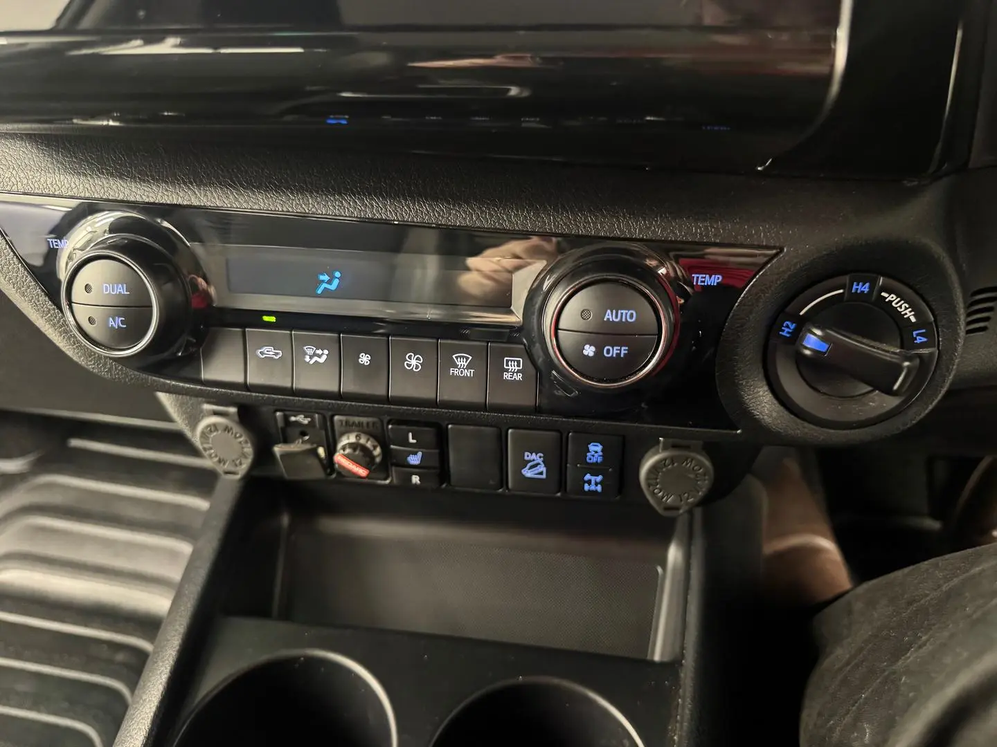 2023 Toyota Hilux Gallery Image 23