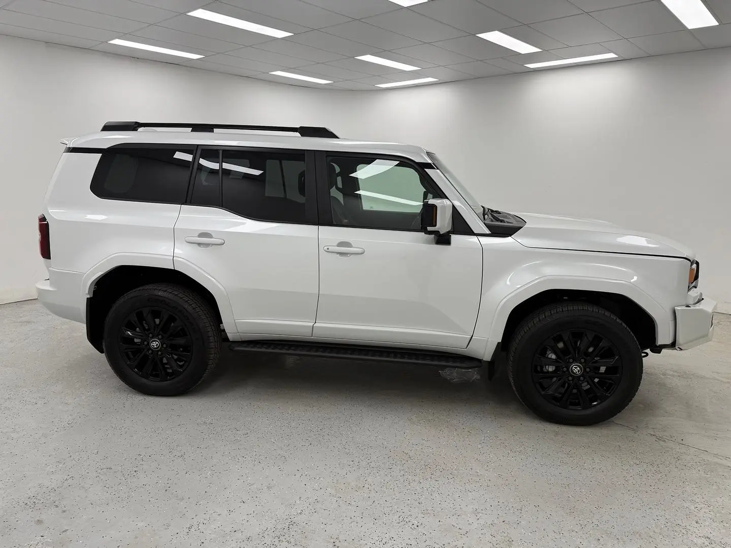 2024 Toyota Landcruiser Prado Gallery Image 2