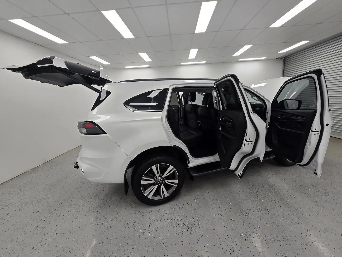 2023 Isuzu MU-X Gallery Image 10
