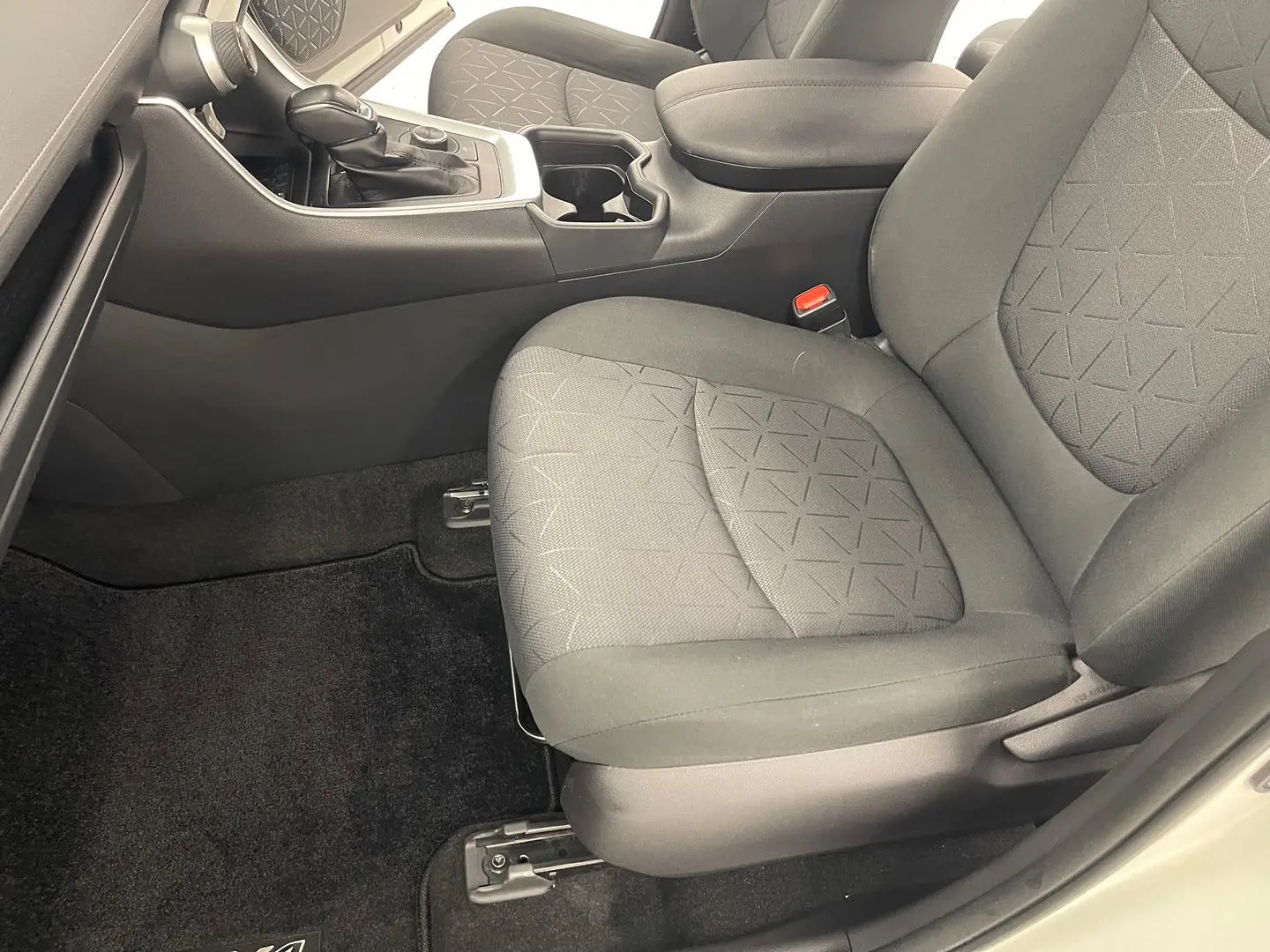 2021 Toyota RAV4 Gallery Image 18