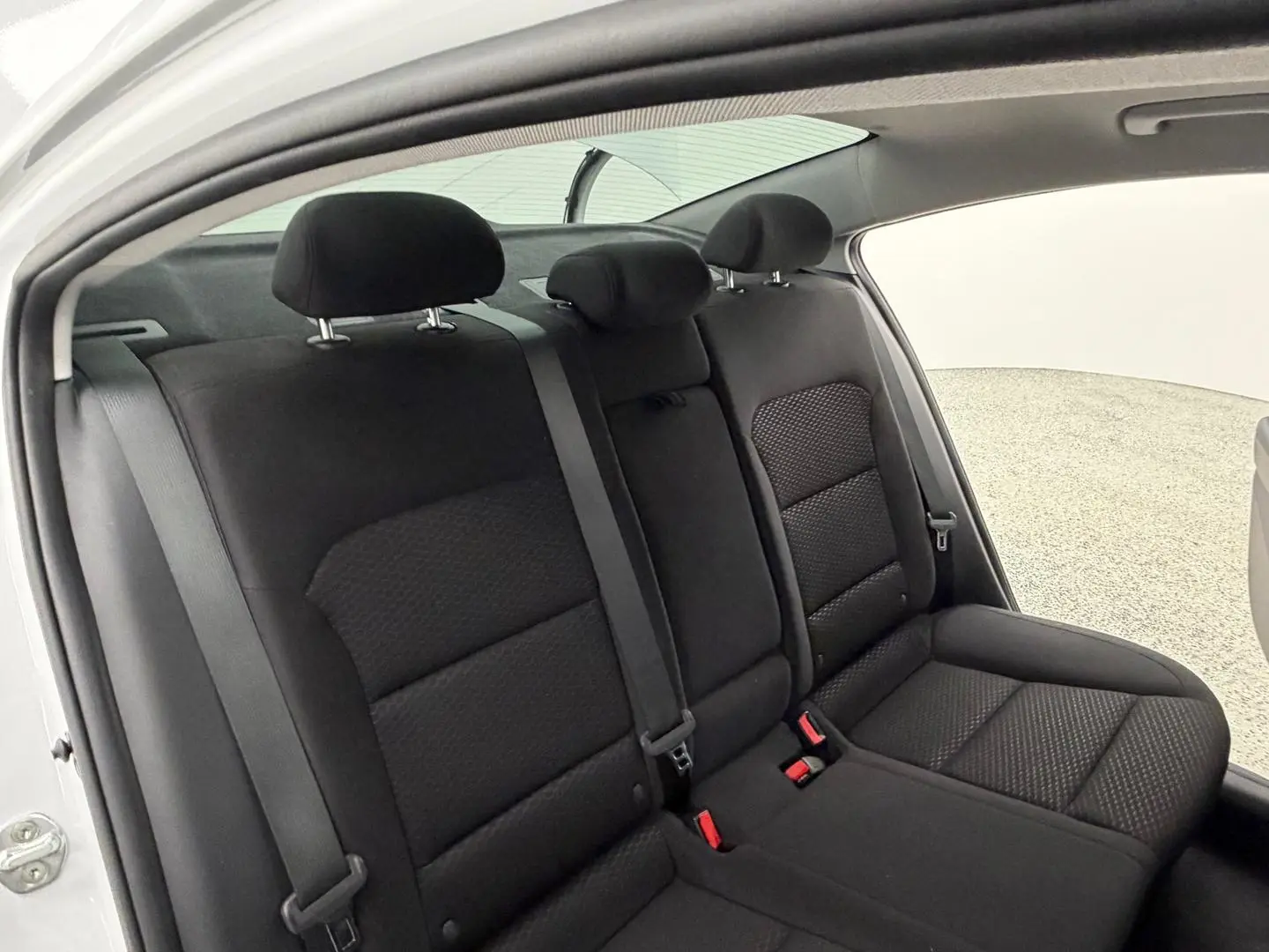 2019 Hyundai Elantra Gallery Image 25