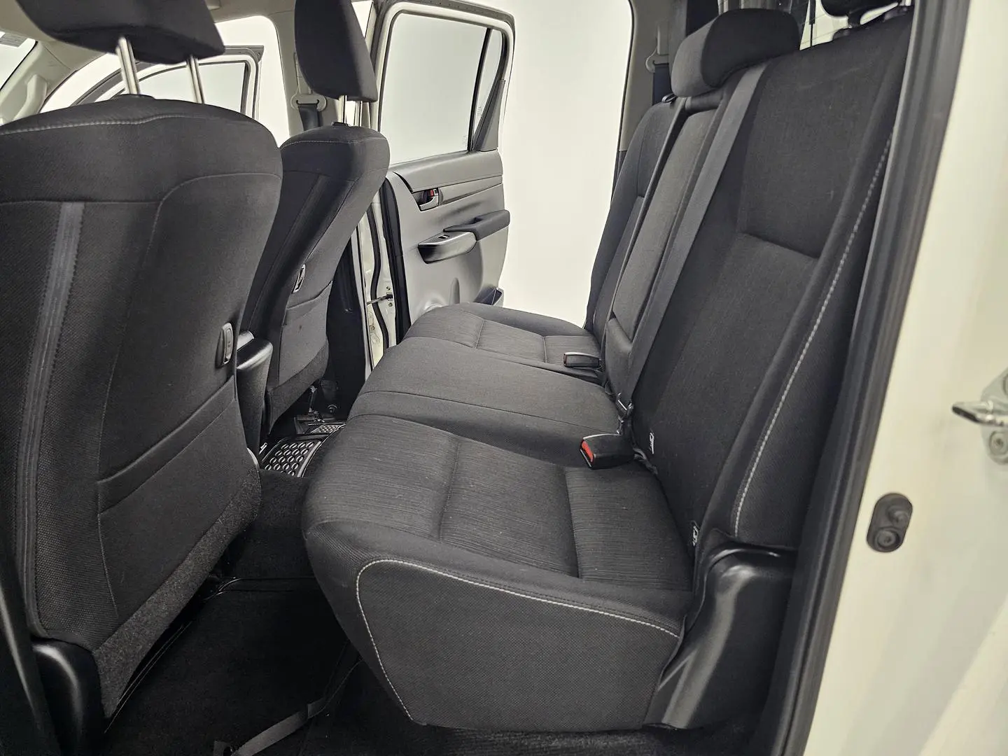 2015 Toyota Hilux Gallery Image 15