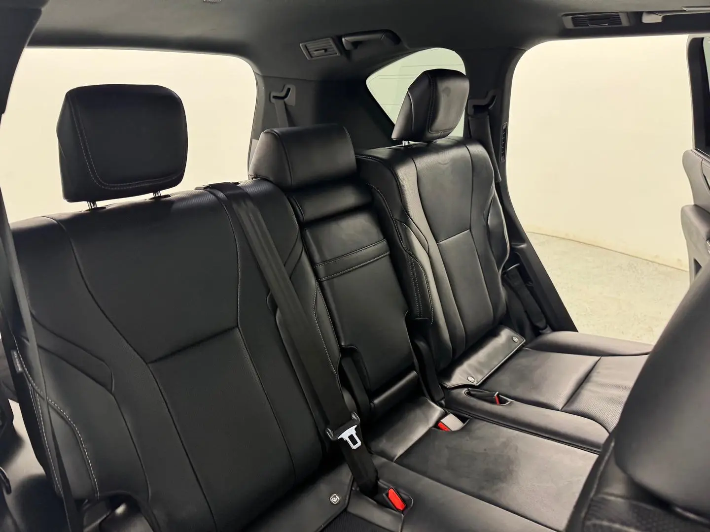 2022 Lexus LX Gallery Image 31
