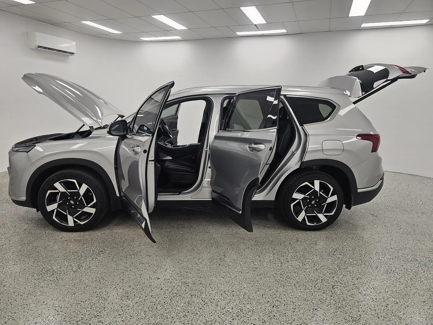 2022 Hyundai Santa Fe Gallery Image 10