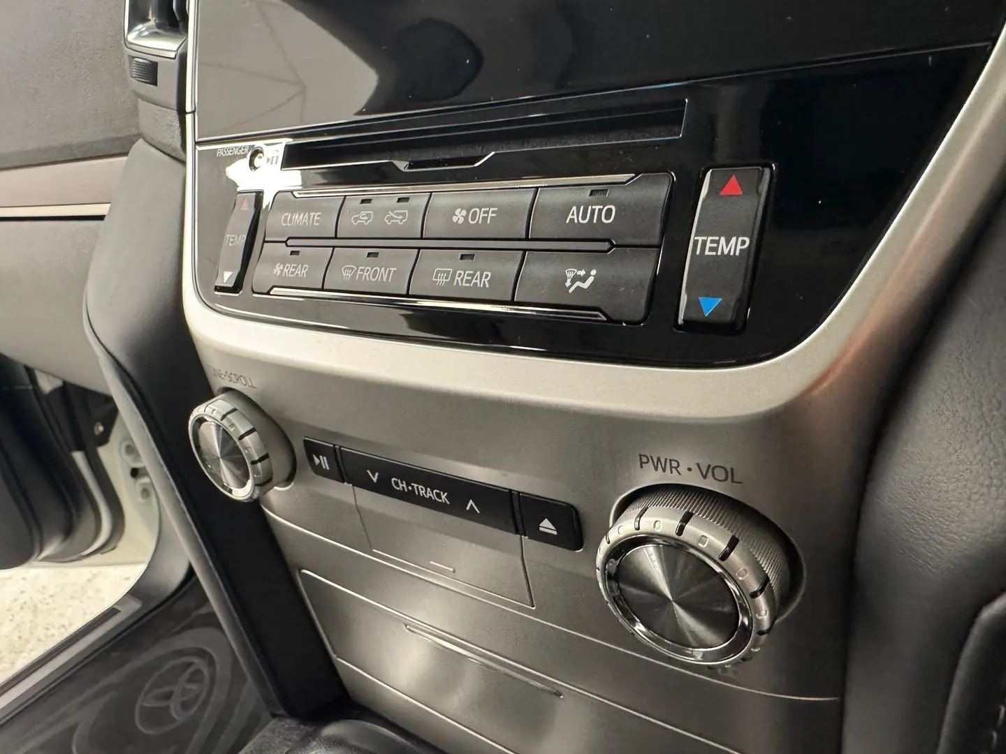 2021 Toyota Landcruiser Gallery Image 22