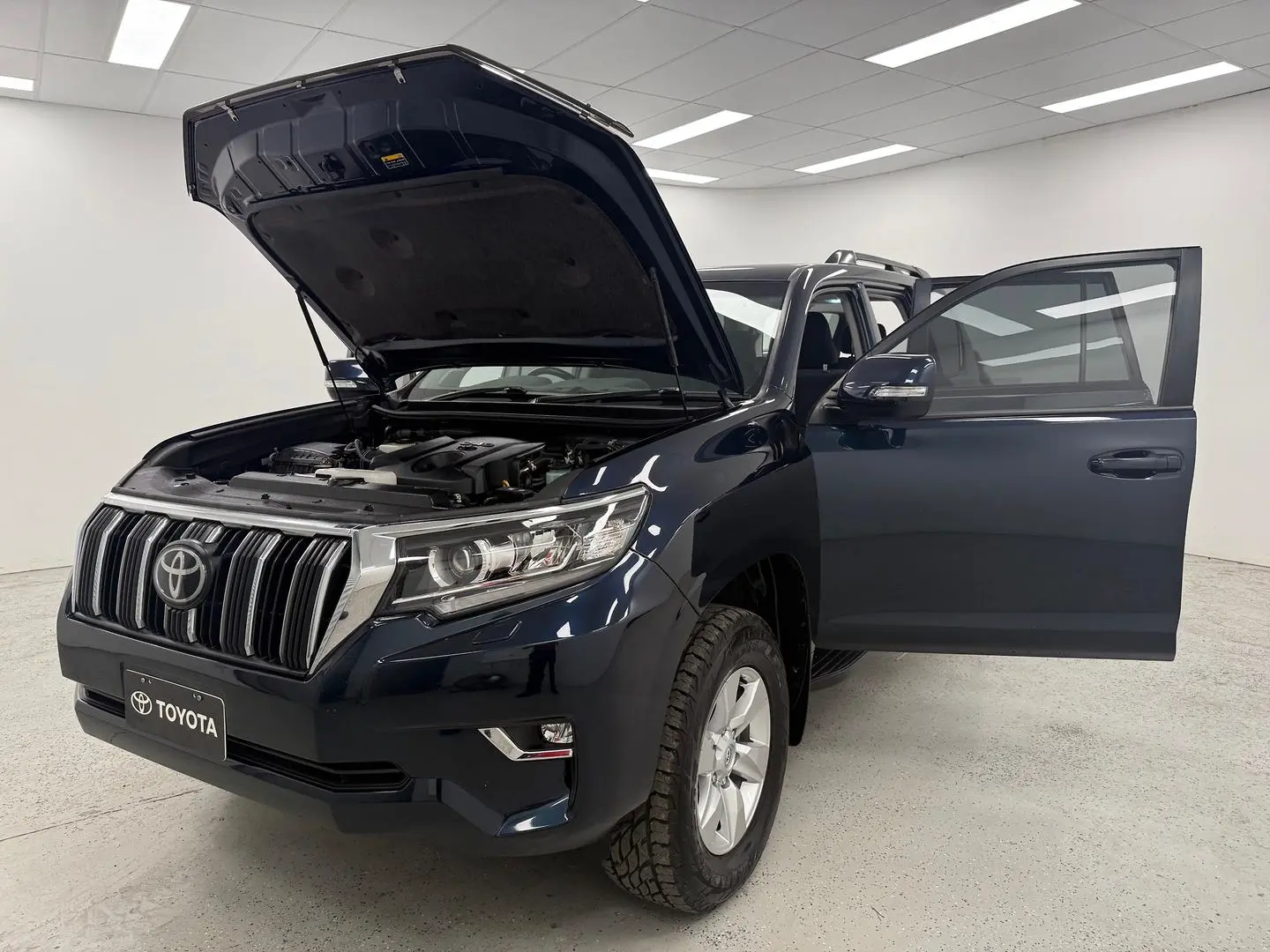 2022 Toyota Landcruiser Prado Gallery Image 8