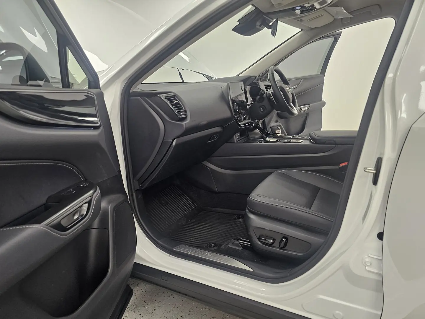 2025 Lexus NX Gallery Image 11