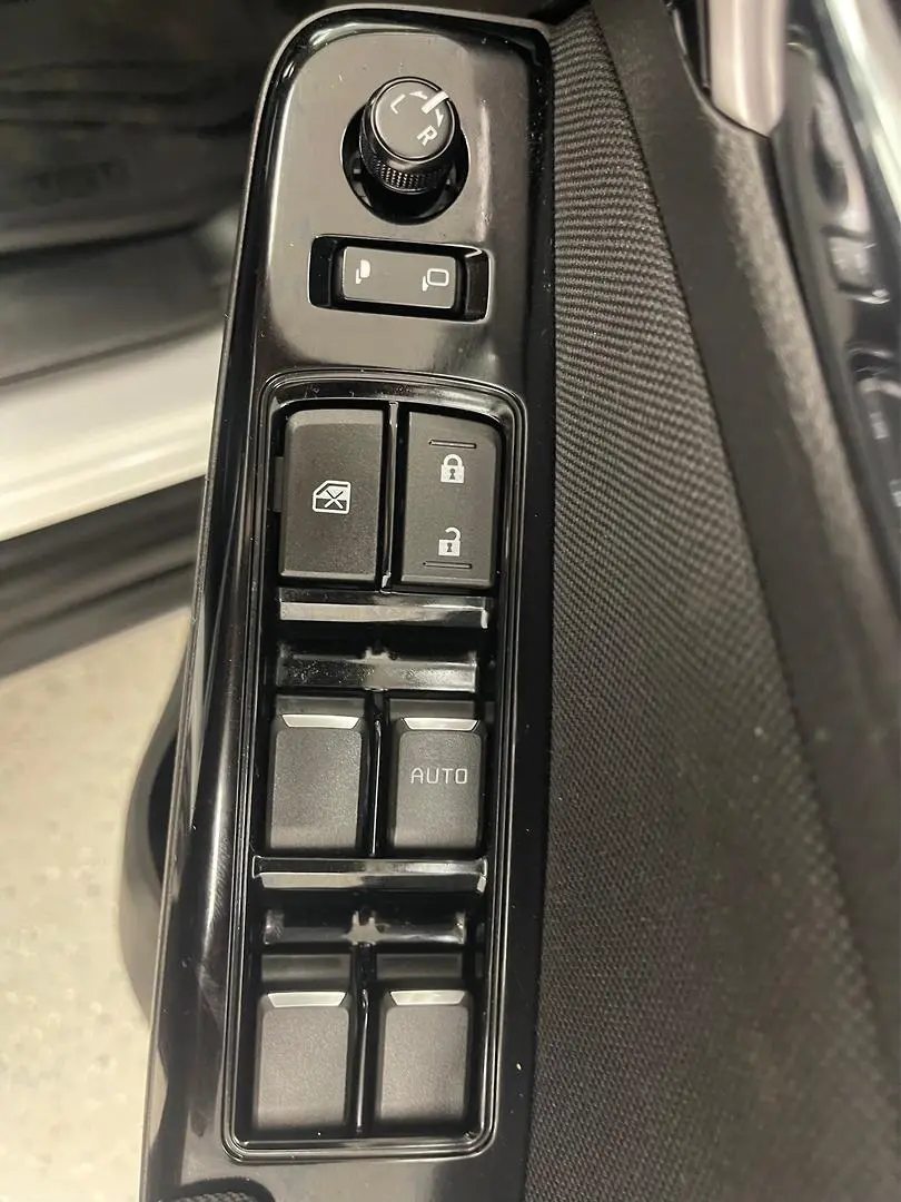 2021 Isuzu MU-X Gallery Image 22