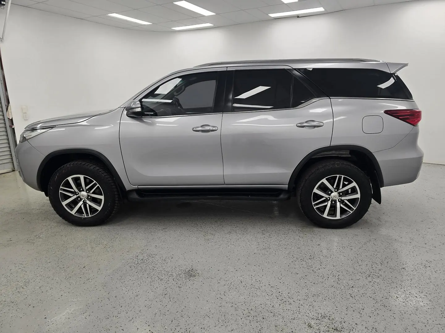 2017 Toyota Fortuner Gallery Image 6