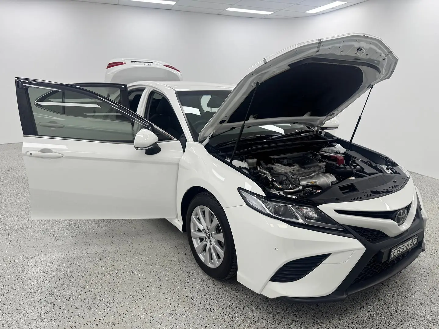 2019 Toyota Camry Gallery Image 7