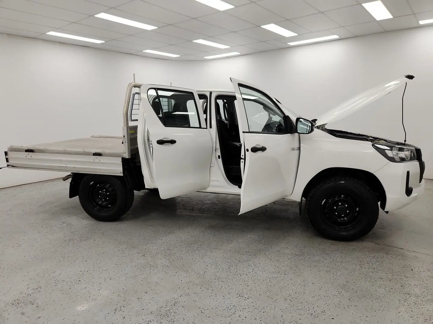 2021 Toyota Hilux Gallery Image 9