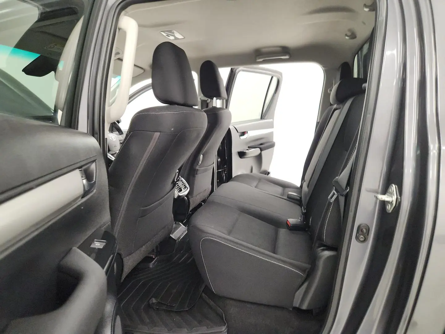 2022 Toyota Hilux Gallery Image 19