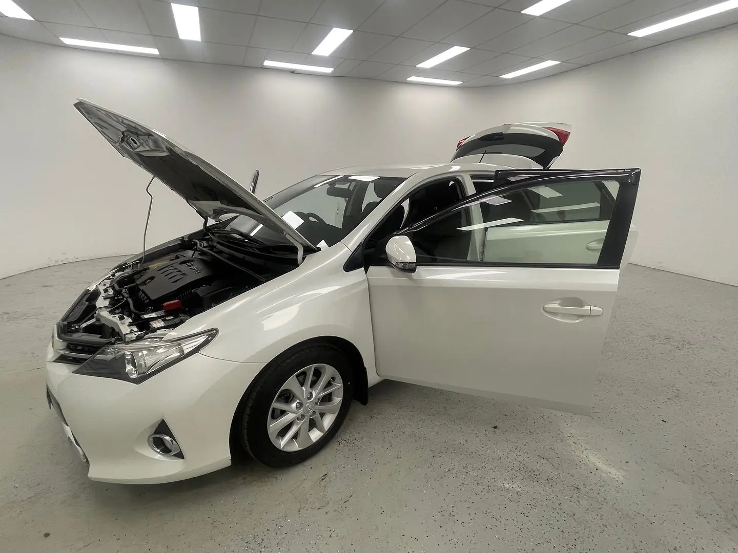 2015 Toyota Corolla Gallery Image 16