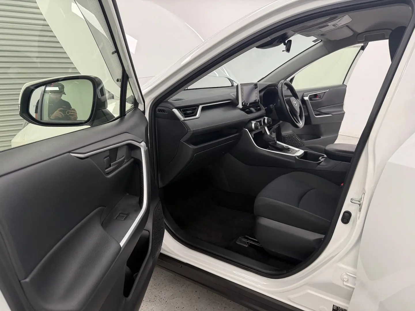 2022 Toyota RAV4 Gallery Image 10