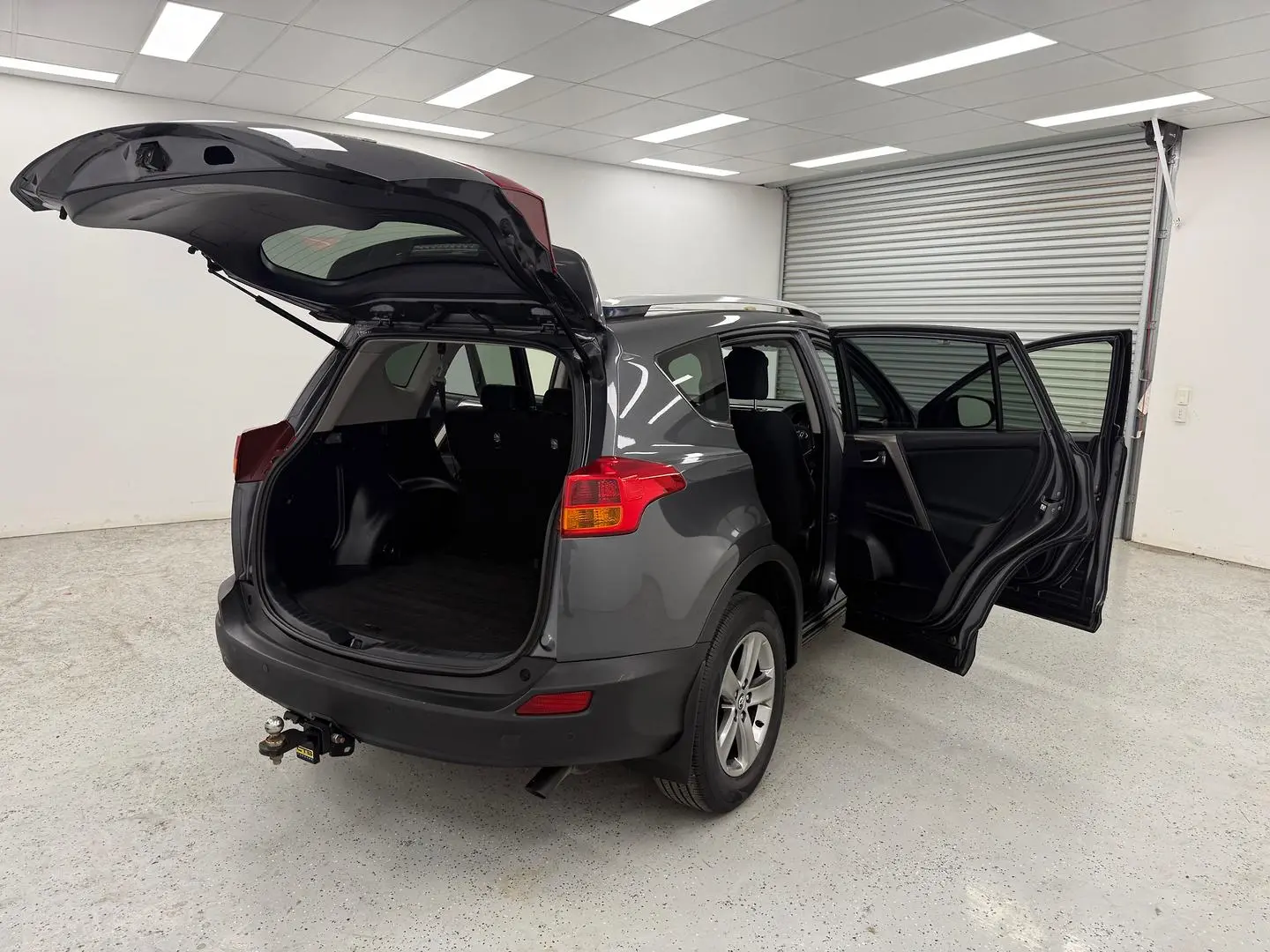 2015 Toyota RAV4 Gallery Image 16