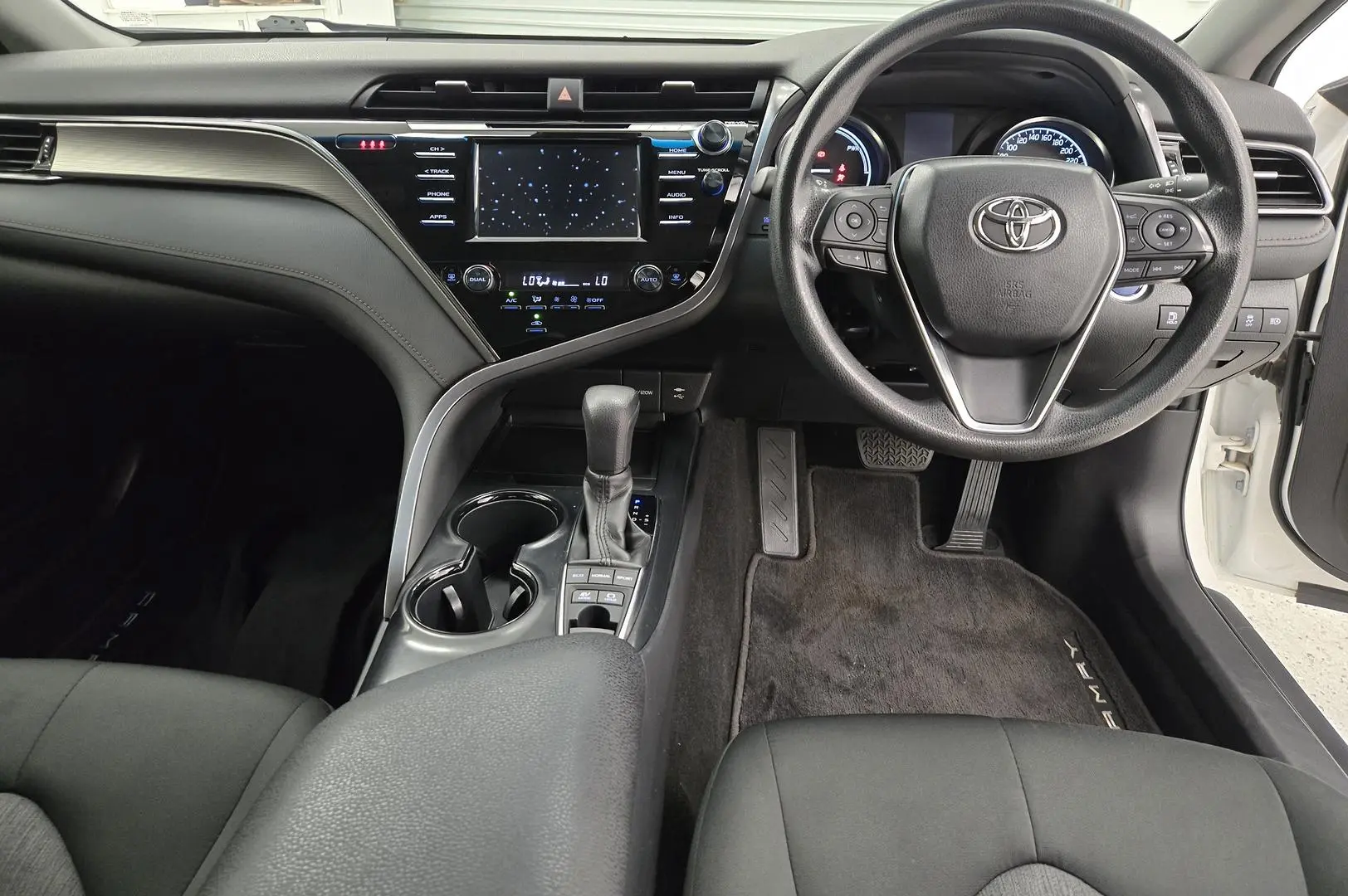 2019 Toyota Camry Gallery Image 25