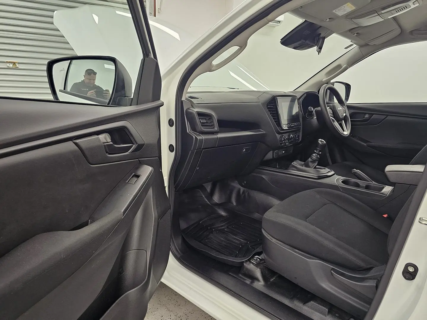 2023 Isuzu D-MAX Gallery Image 11