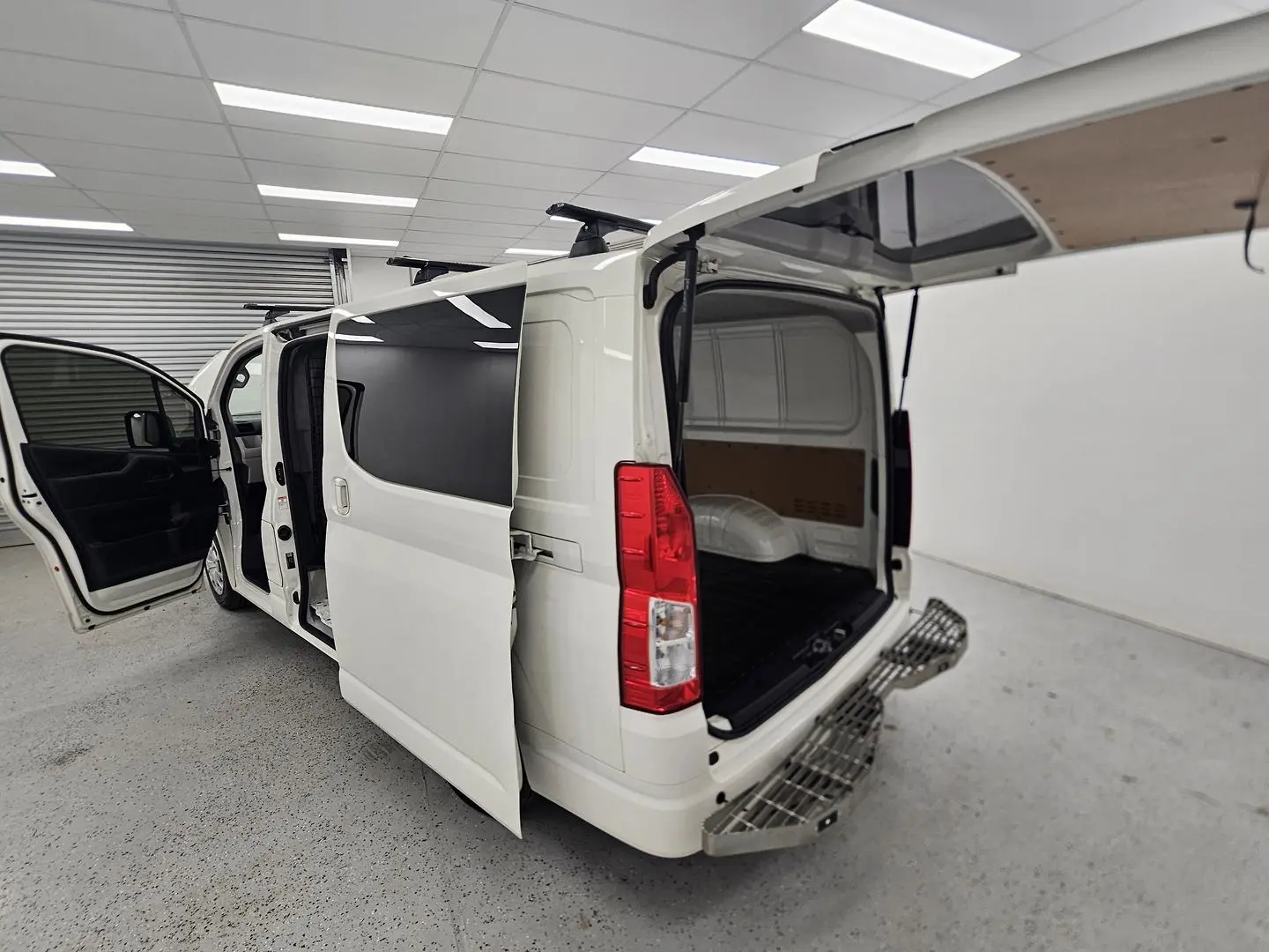 2022 Toyota Hiace Gallery Image 16