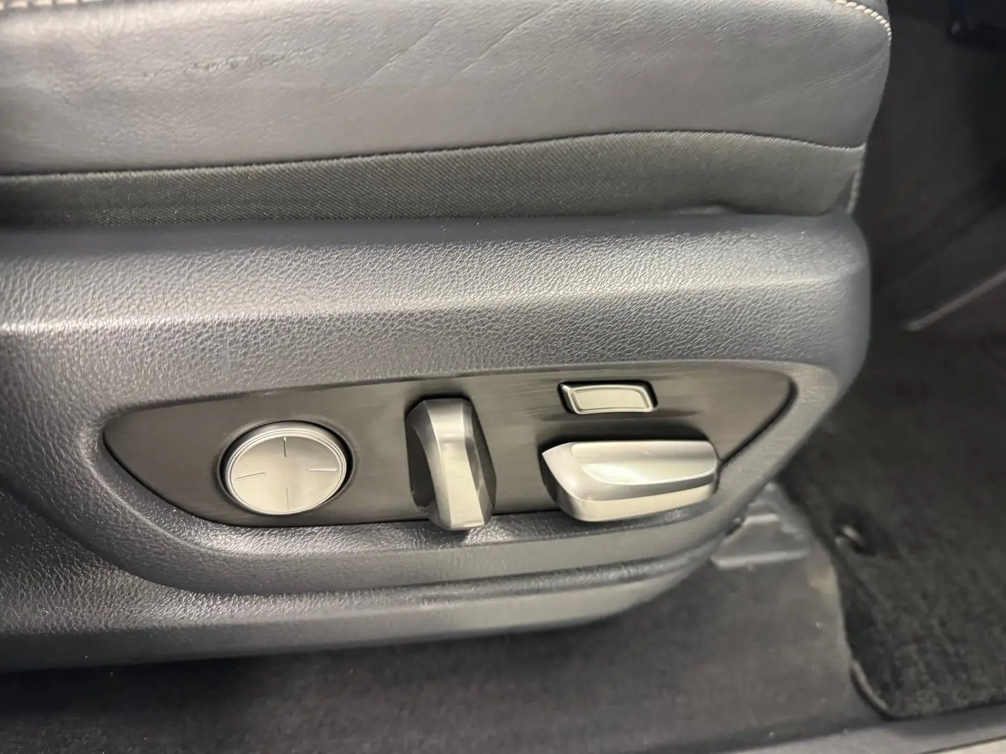 2022 Lexus LX Gallery Image 28