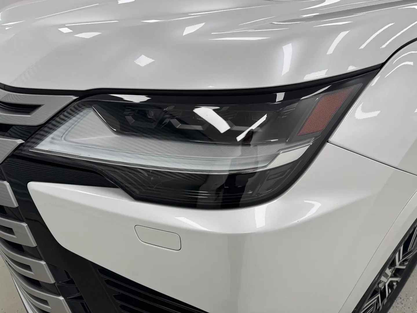 2022 Lexus LX Gallery Image 36